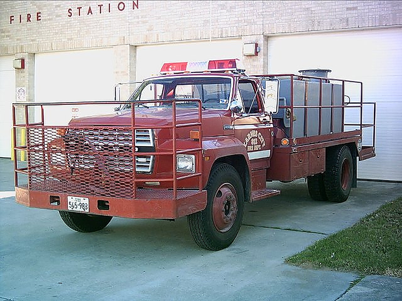 812